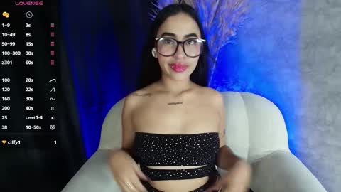          online show from 11/08/25, 03:07