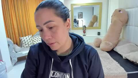 gabriela online show from 11/24/25, 02:50