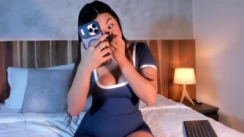 Snapshot of gabycarters chatting on 11/11/25, 12:05 gabycarters online show from 11/11/25, 12:05