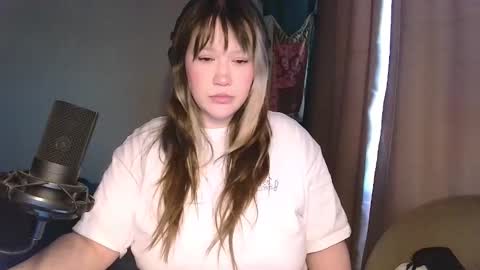 Snapshot of gamergirl01 chatting on 09/25/25, 09:13 Alex brb in 2 hours online show from 09/25/25, 09:13