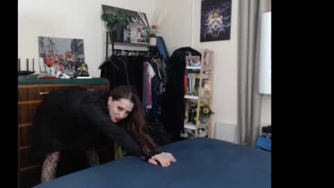 HOT  online show from 12/20/25, 10:33