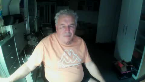 Snapshot of gargamil chatting on 10/07/25, 02:25 gargamil online show from 10/07/25, 02:25