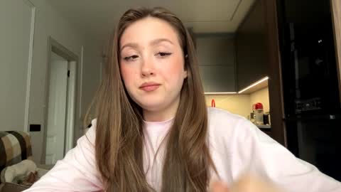 Mia  or just Mi online show from 04/08/26, 12:16