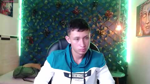 Snapshot of garuo_18 chatting on 11/15/25, 03:59 garuo_18 online show from 11/15/25, 03:59