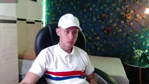 Snapshot of garuo_18 chatting on 11/25/25, 03:39 garuo_18 online show from 11/25/25, 03:39