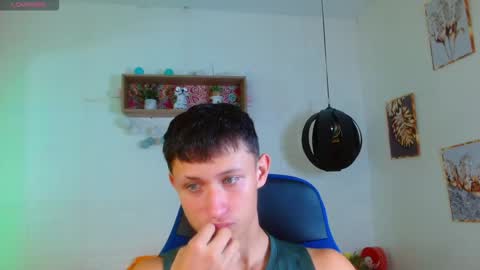 Snapshot of garuo_18 chatting on 12/14/25, 04:45 garuo_18 online show from 12/14/25, 04:45