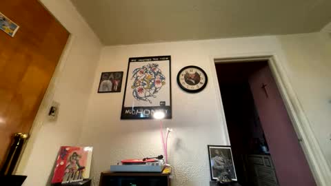 Snapshot of garypumpt chatting on 12/18/25, 07:09 marvin pumpt online show from 12/18/25, 07:09