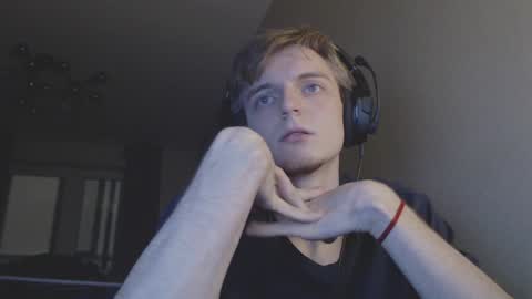 Snapshot of gasturfahe chatting on 12/19/24, 11:14 gasturfahe online show from 12/19/24, 11:14