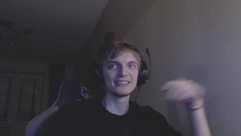 Snapshot of gasturfahe chatting on 12/22/24, 11:09 gasturfahe online show from 12/22/24, 11:09