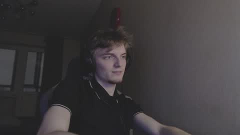 Snapshot of gasturfahe chatting on 12/24/24, 03:27 gasturfahe online show from 12/24/24, 03:27