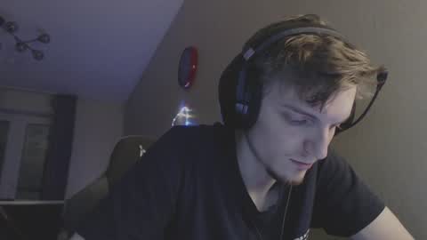 Snapshot of gasturfahe chatting on 01/03/25, 12:33 gasturfahe online show from 01/03/25, 12:33