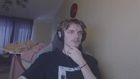 Snapshot of gasturfahe chatting on 02/11/25, 07:54 gasturfahe online show from 02/11/25, 07:54