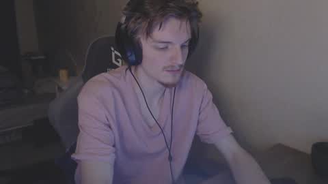 Snapshot of gasturfahe chatting on 02/12/25, 03:16 gasturfahe online show from 02/12/25, 03:16