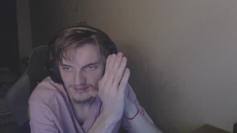 Snapshot of gasturfahe chatting on 02/12/25, 11:51 gasturfahe online show from 02/12/25, 11:51