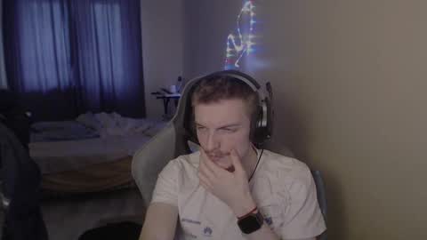 Snapshot of gasturfahe chatting on 03/12/25, 02:23 gasturfahe online show from 03/12/25, 02:23