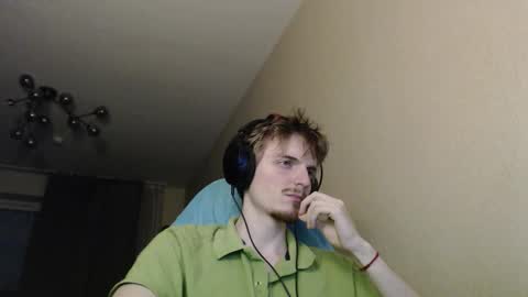 Snapshot of gasturfahe chatting on 11/08/25, 08:18 gasturfahe online show from 11/08/25, 08:18