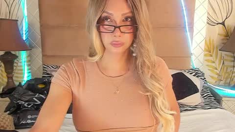 Snapshot of gaticahotts chatting on 12/01/24, 06:30 melanny villa online show from 12/01/24, 06:30