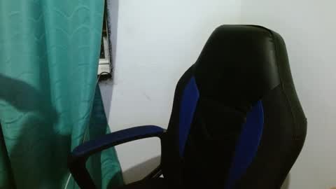 Snapshot of gatika_sexy chatting on 02/15/25, 06:44 katia online show from 02/15/25, 06:44