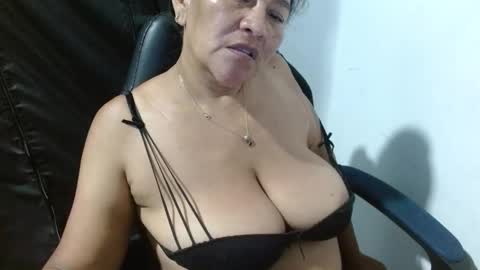 Snapshot of gatika_sexy chatting on 11/25/25, 05:29 katia online show from 11/25/25, 05:29