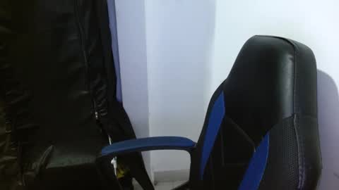 Snapshot of gatika_sexy chatting on 12/01/25, 03:00 katia online show from 12/01/25, 03:00