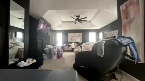 Snapshot of gaytomp402 chatting on 02/24/26, 05:44 GayTomP402 online show from 02/24/26, 05:44