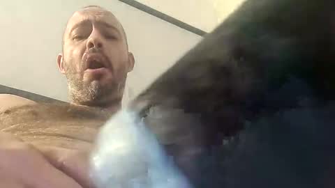 Snapshot of gazg1984 chatting on 01/01/25, 06:37 gazg1984 online show from 01/01/25, 06:37