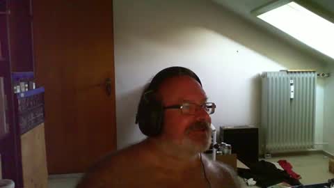 Snapshot of gbstoni chatting on 07/22/26, 04:15 gbstoni online show from 07/22/26, 04:15