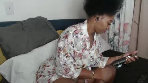 Snapshot of geishapaige chatting on 09/17/25, 01:29 The Empress online show from 09/17/25, 01:29