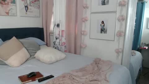 Snapshot of geishapaige chatting on 09/30/25, 10:59 The Empress online show from 09/30/25, 10:59