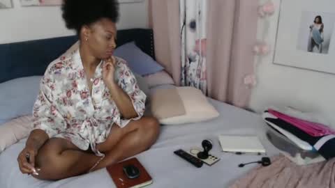 Snapshot of geishapaige chatting on 10/03/25, 10:01 The Empress online show from 10/03/25, 10:01