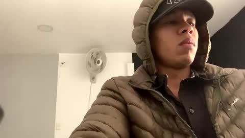 Snapshot of gekyunwasbanned chatting on 12/01/25, 08:47 Andrs online show from 12/01/25, 08:47