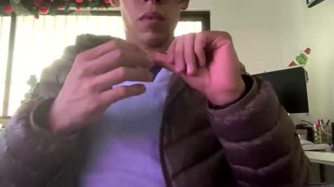 Snapshot of gekyunwasbanned chatting on 12/14/25, 08:24 Andrs online show from 12/14/25, 08:24