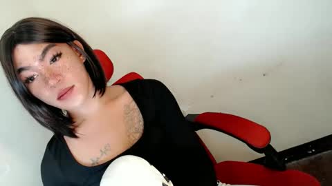 Snapshot of gelluxxx chatting on 05/19/26, 01:56 gelo online show from 05/19/26, 01:56