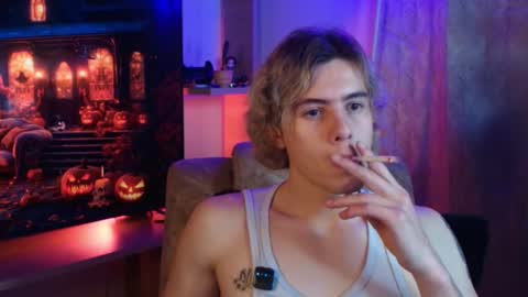 Snapshot of gemdominus chatting on 10/12/25, 01:37 Gem Dominus online show from 10/12/25, 01:37