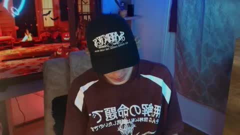 Snapshot of gemdominus chatting on 10/19/25, 01:17 Gem Dominus online show from 10/19/25, 01:17