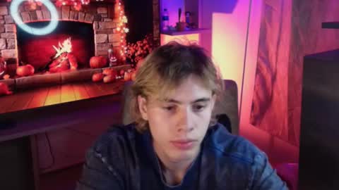 Snapshot of gemdominus chatting on 10/30/25, 02:13 Gem Dominus online show from 10/30/25, 02:13