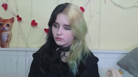 Ilona online show from 10/27/25, 07:51