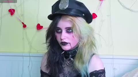 Ilona online show from 10/31/25, 06:31