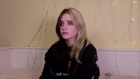 Ilona online show from 12/04/25, 05:54