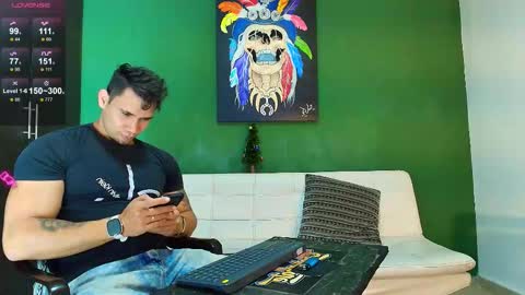 Snapshot of gendersonfit chatting on 11/25/25, 10:32 gendersonfit online show from 11/25/25, 10:32