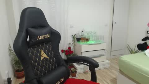 Snapshot of genesisgems11_ chatting on 02/28/25, 07:37 Genesis online show from 02/28/25, 07:37