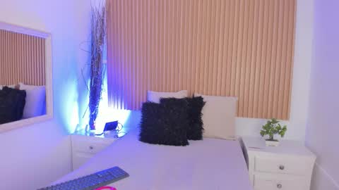 Snapshot of genesisruiz chatting on 02/25/26, 01:43 online show from 02/25/26, 01:43