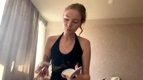 Snapshot of geneviveseay chatting on 09/11/25, 08:47 Emmi online show from 09/11/25, 08:47