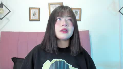 Snapshot of gennesis_love chatting on 11/19/25, 03:50 Sofia online show from 11/19/25, 03:50