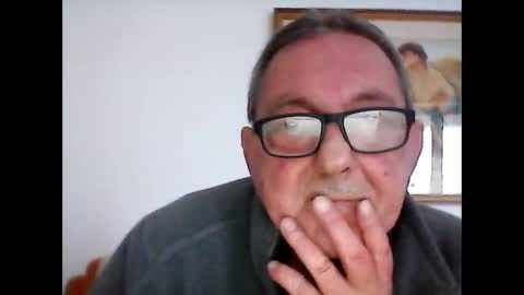 Snapshot of georg1412 chatting on 12/10/24, 01:55 georg1412 online show from 12/10/24, 01:55