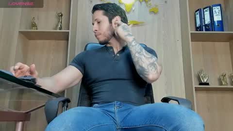 Snapshot of george_diesell_ chatting on 07/18/26, 11:30 George online show from 07/18/26, 11:30