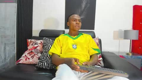 Snapshot of george_lancee chatting on 12/19/25, 05:36 G E O R G E online show from 12/19/25, 05:36