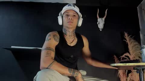 independent model online show from 03/19/26, 01:42