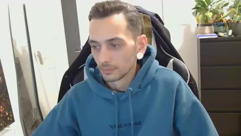 georgek0011 online show from 12/20/25, 06:15