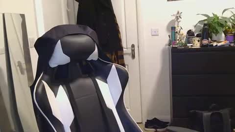 georgek0011 online show from 04/21/26, 10:01